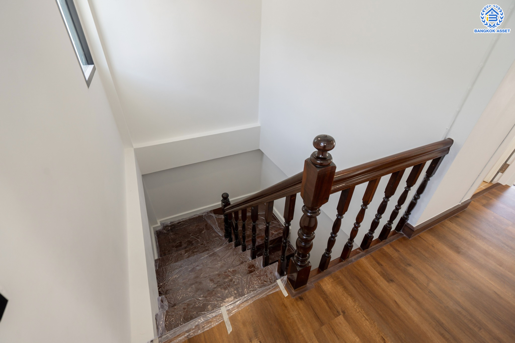 บ้านมือสองตกแต่งใหม่ ม.ซื่อตรง รัตนาธิเบศร์ หลังมุม หน้าโครงการติดรถไฟฟ้า "สถานีไทรม้า"!! เนื้อที่ 34 ตร.ว. ฟังก์ชัน 3 ห้องนอน 3 ห้องน้ำ 1 ห้องอเนกประสงค์ 1 ที่จอดรถ เชื่อมต่อได้หลายเส้นทาง ใกล้ เซ็นทรัลรัตนาธิเบศร์ และทางด่วน "งามวงศ์วาน"